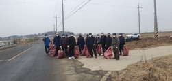 교동면 노인회 설맞이 삼선리-양갑리 구간 대청소