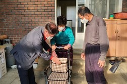 하점면 지역사회보장협의체, 거동불편 어르신 보행기·안전지팡이 지원