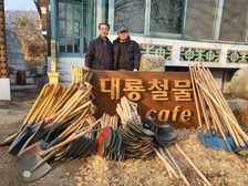  교동면 대룡철물카페, 면사무소에 농기구 기탁