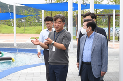 유천호 군수, 신정체육시설 어린이물놀이장 점검