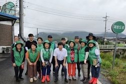 선원면 남녀새마을지도자회, 도로변 제초 실시
