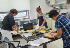 양사면 노인맞춤돌봄 생활지원사 ‘사랑의 김밥 나눔’