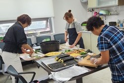 양사면 노인맞춤돌봄 생활지원사 ‘사랑의 김밥 나눔’