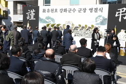 故 유천호 강화군수 영결식 엄수...500여명 추모물결