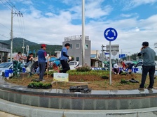 교동면 이장단·새마을부녀회 여름꽃 식재