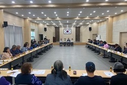 교동면, 연석회의 개최 및 카네이션 전달