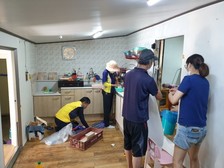 강화군집수리봉사단, 사랑의 집수리 ‘구슬땀’