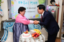 강화군, 독거 어르신 위한 생일잔치 개최… 노인맞춤돌봄서비스 특별 프로그램 호응