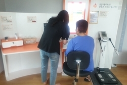 헬스케어 경로당, 어르신 건강지킴이 역할 ‘톡톡’