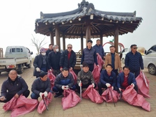 교동면 이장단, 해안가 쓰레기 수거에 힘 쏟아