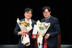 박용철 시의원, OBS 창사 15주년 기념식에서 감사패 수여 받아