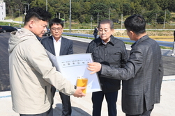 유천호 강화군수, 황청 ~ 인화간 도로개설 현장 점검 및 관계자 격려
