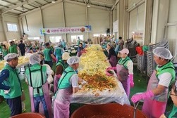 강화군 새마을회, 직접 담근 여름김치로 사랑 나눔!!