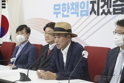 국회 찾은 서해 피살 공무원 유족 “피격 당시 文 6시간 진실 밝힐 것”