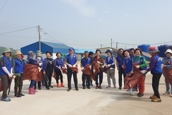 교동면 바르게살기위원회,  환경 살리기 해안 쓰레기 수거