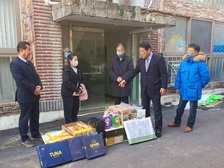  산림조합중앙회 , 강화군산림조합 ’  설날 명절 맞아 사랑나눔 이웃돕기 물품전달