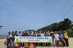  삼산면 노인회, 휴가철 맞이 환경정화 활동 앞장‘구슬땀’