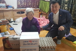  서도면, 독거노인에 설 명절‘행복’꾸러미 전달