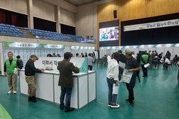 강화군 일자리 한마당, 구직자들 성원 잇달아