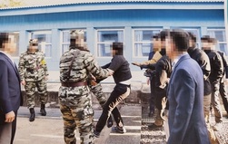 통일부, 탈북어민 북송 당시 사진 10장 공개… 탈북민단체 文 고발 시사
