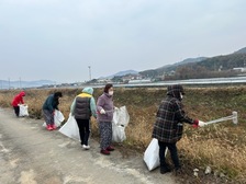 양도면 지역사회보장협의체, 추위 속 하천 환경 지킴이
